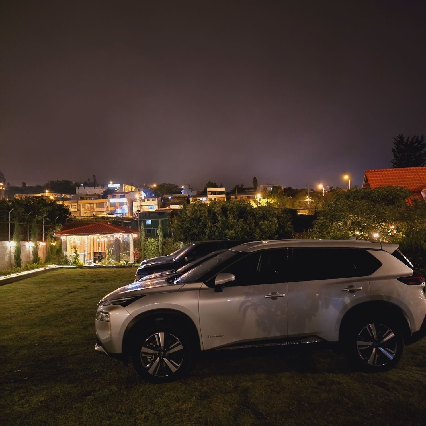 Parqueadero amplio y seguro