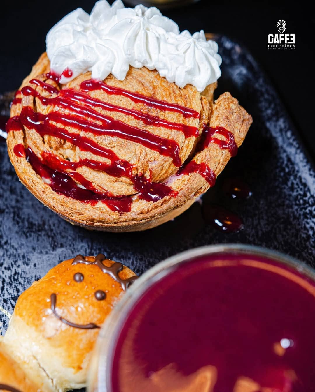 Evento artístico en el café